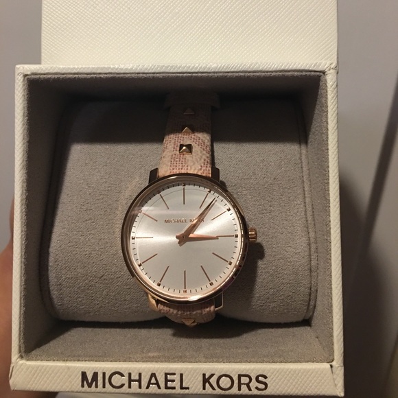 🆕Michael Kors Watch with studs and mk logo strap - Picture 6 of 7